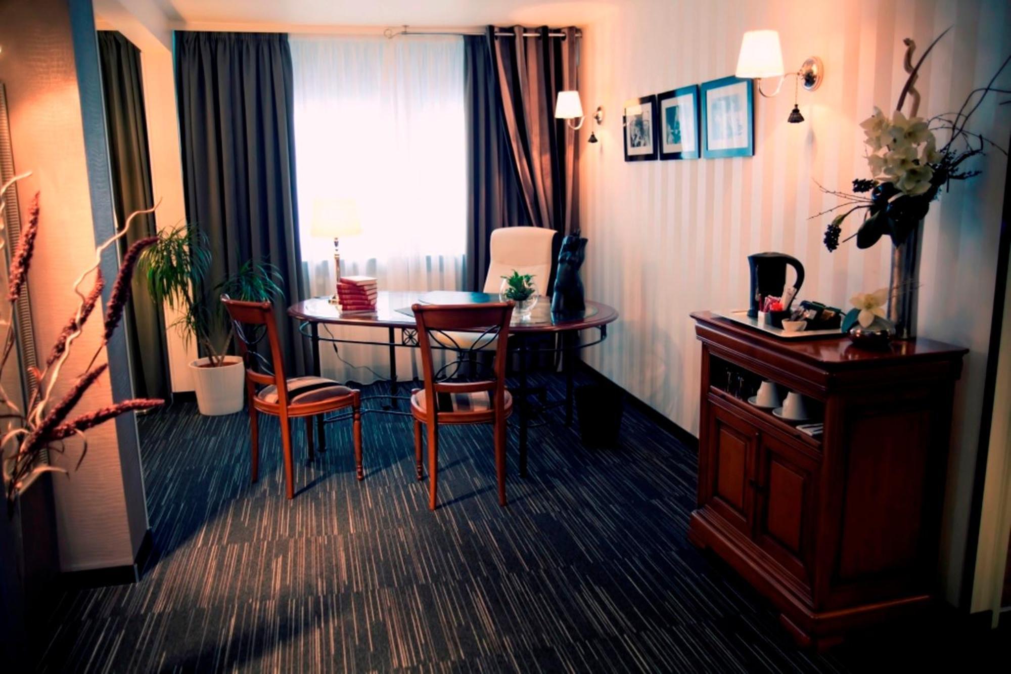 DM hotel Forbach Buitenkant foto